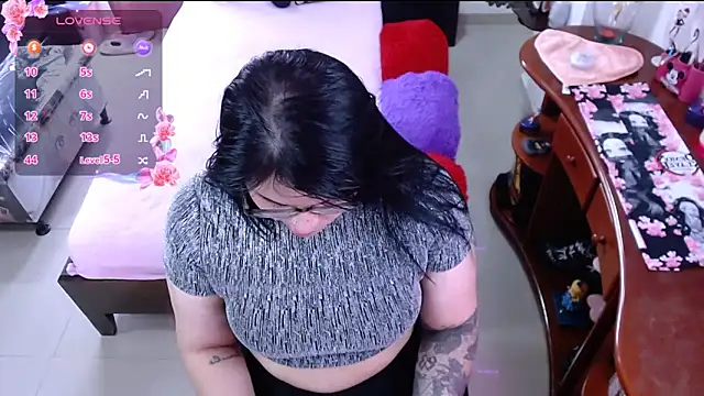 lufek23 online show from March 5, 2025, 3:40 pm