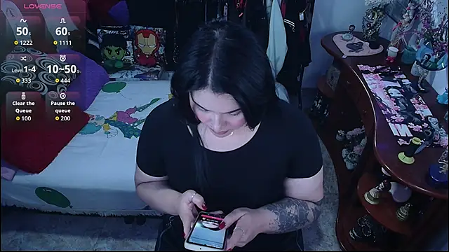 lufek23 online show from October 29, 2025, 3:33 pm