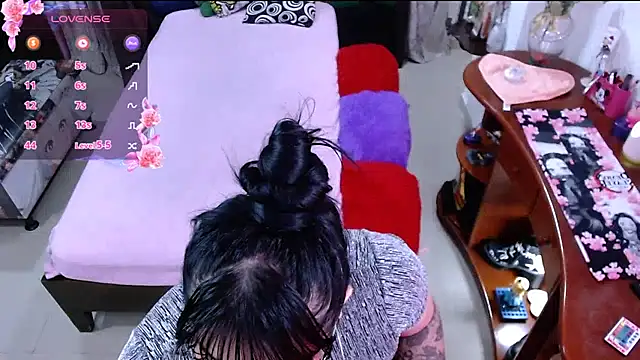 lufek23 online show from March 7, 2025, 12:04 am