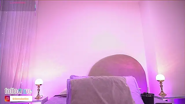 danna berlin  online show from November 19, 2025, 7:25 pm