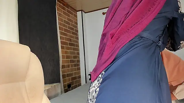 adila anich online show from November 7, 2025, 11:30 pm