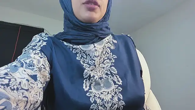 adila anich online show from January 10, 2025, 1:10 am