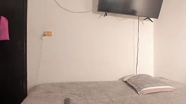 adila anich online show from October 6, 2025, 12:34 am