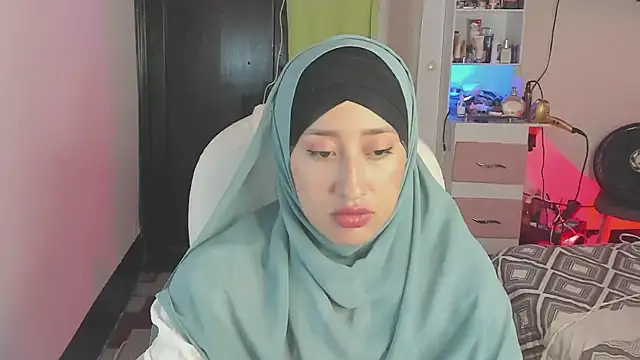 adila anich online show from December 4, 2024, 12:24 am