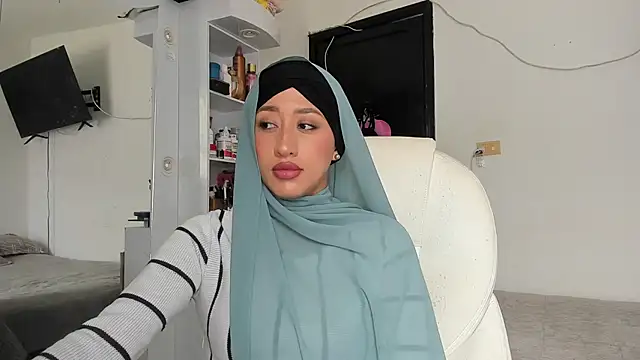 adila anich online show from October 2, 2025, 6:00 pm