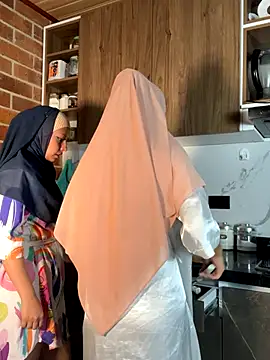 adila anich online show from November 30, 2025, 3:18 am