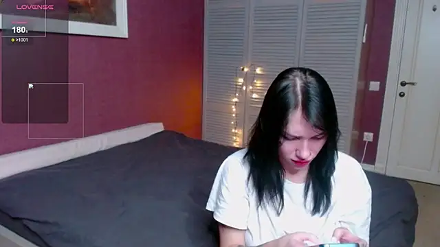 Laura Key online show from October 29, 2025, 8:30 pm