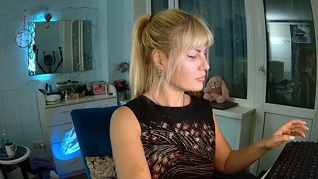 GlamSquirt online show from March 11, 2025, 4:18 pm