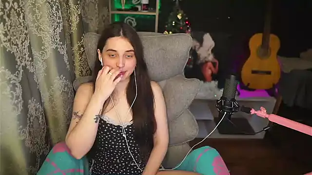 delicatedBailey online show from May 10, 2026, 1:57 pm