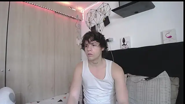 Santiago kiler online show from April 18, 2026, 1:02 pm