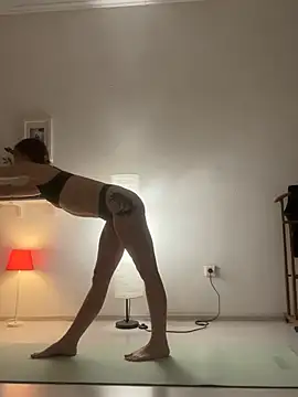 LeyaJohnson online show from January 28, 2025, 6:07 pm