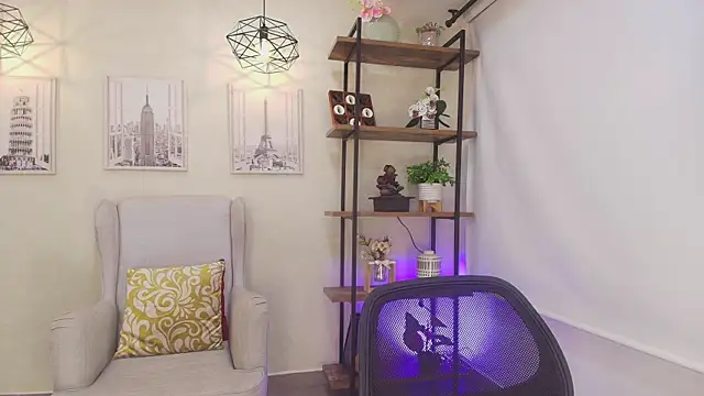 Sassy--Girl online show from April 17, 2026, 6:22 pm