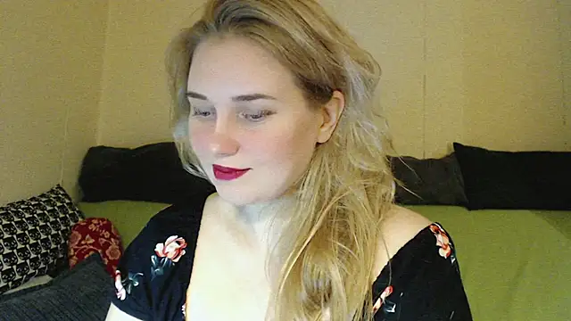 mmmPinUpGirl online show from November 17, 2025, 3:49 pm