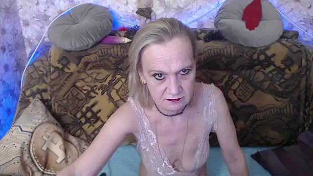 Snapshot of MissBekker chatting on February 22, 2025, 9:15 pm MissBekker online show from February 22, 2025, 9:15 pm