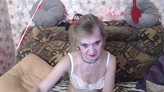 Snapshot of MissBekker chatting on September 16, 2025, 7:04 pm MissBekker online show from September 16, 2025, 7:04 pm