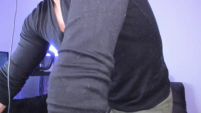 AlexRivera6 online show from December 22, 2024, 2:27 pm