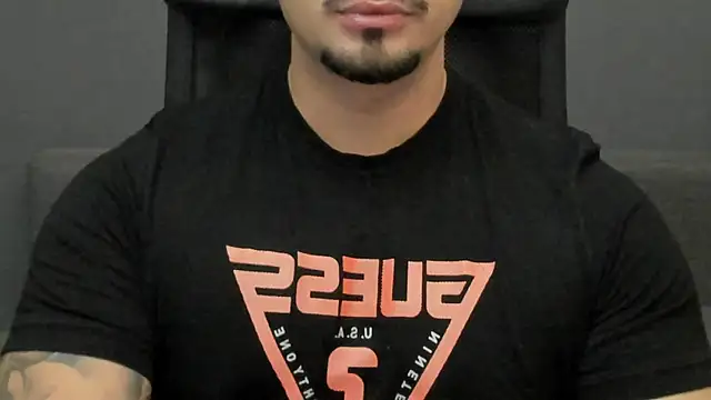 Snapshot of TonyWilcox chatting on October 8, 2025, 5:53 am TonyWilcox online show from October 8, 2025, 5:53 am