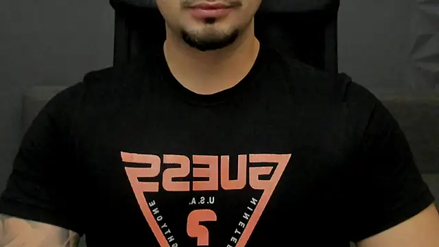 Snapshot of TonyWilcox chatting on November 14, 2025, 6:28 am TonyWilcox online show from November 14, 2025, 6:28 am