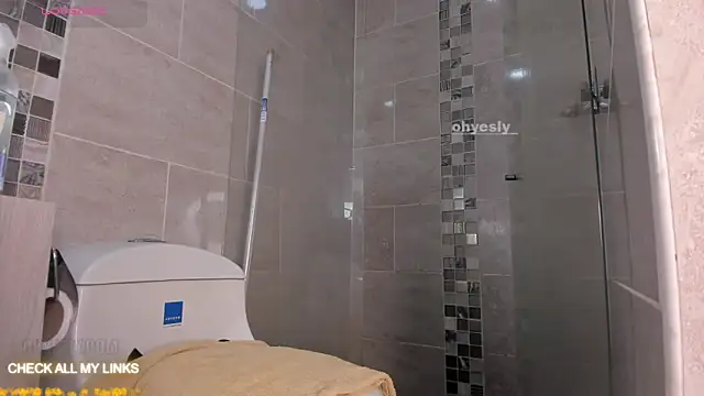 ohyesly  online show from November 16, 2025, 8:08 am