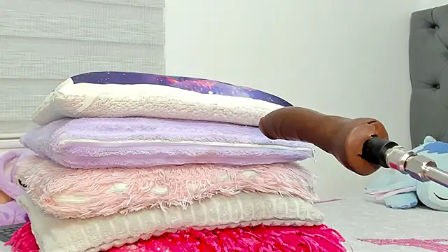 Elizabeth 18  online show from April 11, 2026, 3:14 am