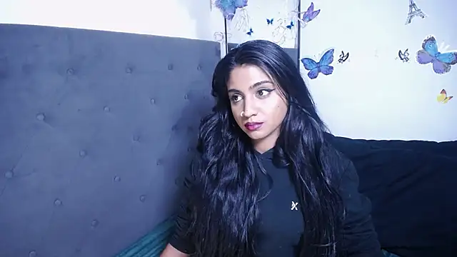 Delilah Blazee online show from December 17, 2025, 7:52 pm