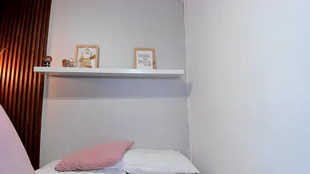 LANA-JONNES online show from November 26, 2025, 1:27 am