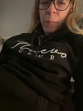 jayjencam online show from February 15, 2026, 7:46 pm