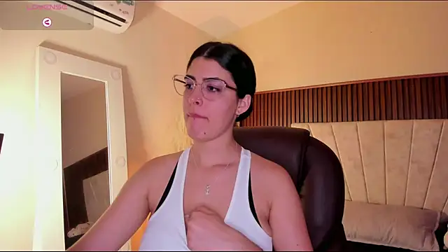 Snapshot of _Niah_ chatting on September 25, 2025, 8:37 pm Niah online show from September 25, 2025, 8:37 pm