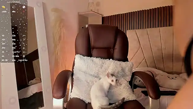 Snapshot of _Niah_ chatting on March 18, 2025, 1:35 am Niah online show from March 18, 2025, 1:35 am