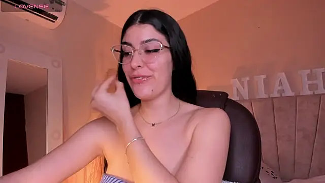 Snapshot of _Niah_ chatting on March 11, 2025, 9:04 pm Niah online show from March 11, 2025, 9:04 pm