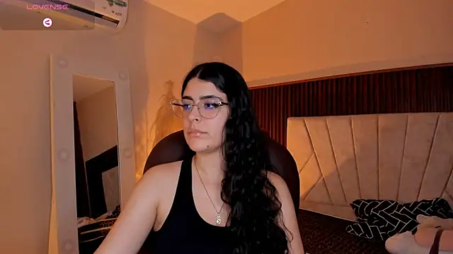 Snapshot of _Niah_ chatting on February 16, 2026, 8:07 pm Niah online show from February 16, 2026, 8:07 pm