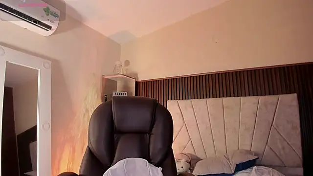 Snapshot of _Niah_ chatting on September 15, 2025, 8:42 pm Niah online show from September 15, 2025, 8:42 pm