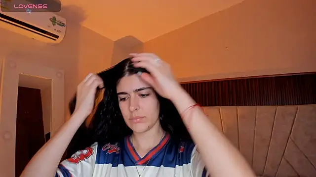 Snapshot of _Niah_ chatting on February 8, 2026, 9:23 pm Niah online show from February 8, 2026, 9:23 pm