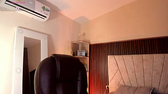 Snapshot of _Niah_ chatting on September 10, 2025, 7:57 pm Niah online show from September 10, 2025, 7:57 pm