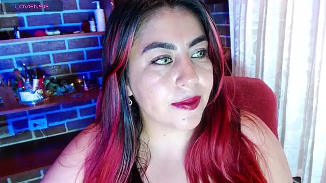 Snapshot of gatuwildhott chatting on June 26, 2026, 6:25 pm gatuwildhott online show from June 26, 2026, 6:25 pm