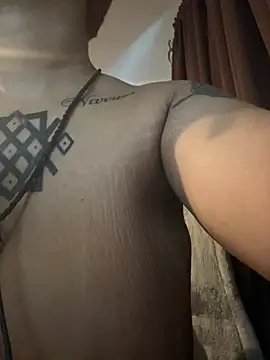 nickytheehawtie online show from April 7, 2026, 5:04 pm