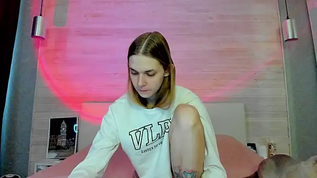 molly hunt  online show from March 20, 2026, 4:24 am