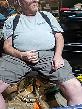 mrwizard4570 online show from December 18, 2025, 11:08 pm