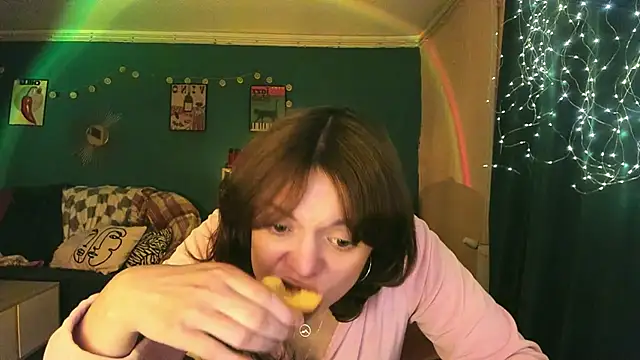 Snapshot of ClancyMorissey chatting on May 19, 2026, 6:04 pm ClancyMorissey online show from May 19, 2026, 6:04 pm