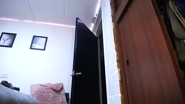 maturehoxx online show from March 15, 2025, 3:51 am