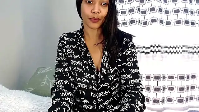 Snapshot of _MoniqueLovay_ chatting on July 7, 2026, 11:14 am MoniqueLovay online show from July 7, 2026, 11:14 am