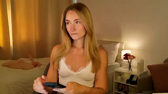 Snapshot of bella__rose chatting on May 11, 2026, 12:06 pm bella rose online show from May 11, 2026, 12:06 pm