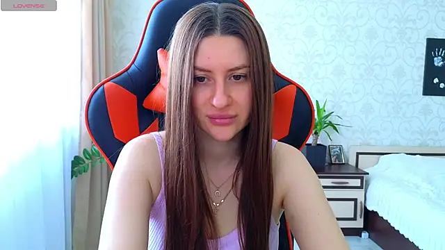Snapshot of Elishka_ chatting on April 5, 2026, 7:37 am Elishka online show from April 5, 2026, 7:37 am