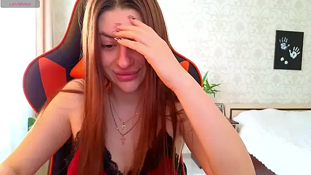 Snapshot of Elishka_ chatting on April 21, 2026, 5:47 am Elishka online show from April 21, 2026, 5:47 am