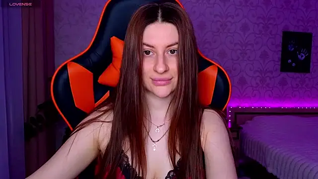 Snapshot of Elishka_ chatting on April 14, 2026, 9:31 pm Elishka online show from April 14, 2026, 9:31 pm