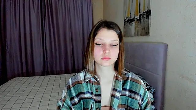 SoniNesti online show from November 18, 2025, 2:53 pm