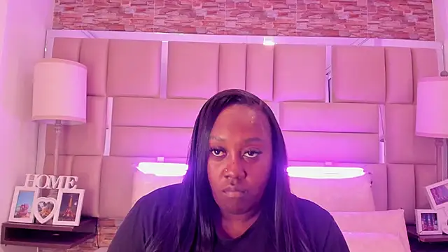 ShaniaBrownn online show from January 7, 2026, 7:52 pm