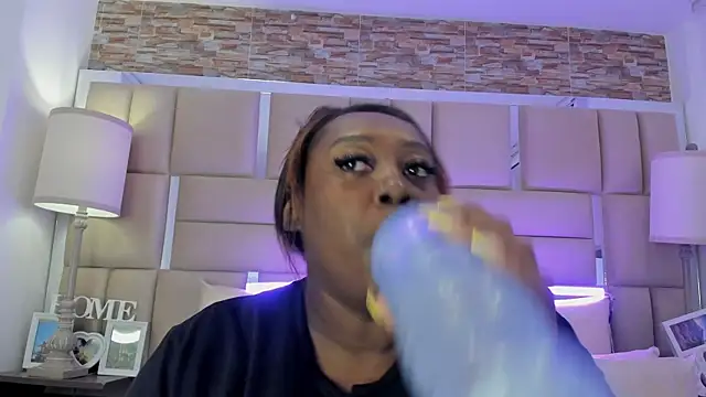 Snapshot of ShaniaBrownn chatting on September 20, 2025, 7:41 pm ShaniaBrownn online show from September 20, 2025, 7:41 pm