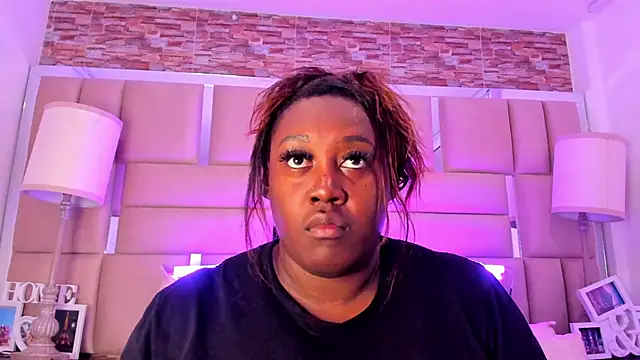 Snapshot of ShaniaBrownn chatting on October 21, 2025, 7:46 pm ShaniaBrownn online show from October 21, 2025, 7:46 pm