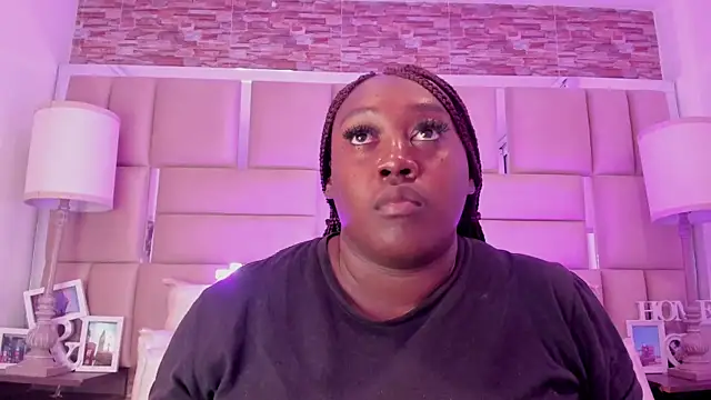 ShaniaBrownn online show from March 26, 2026, 6:17 pm